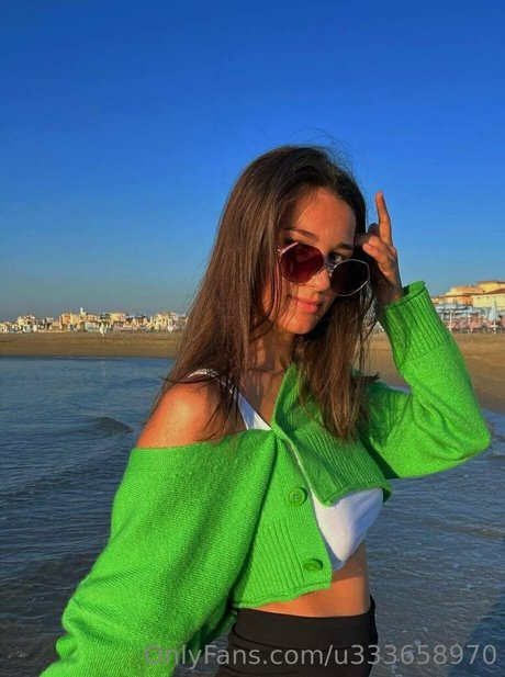 annie aa model naked picture