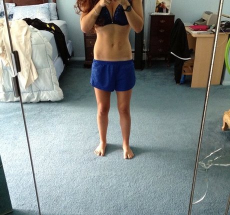 Olivia Hailey naked actress pic