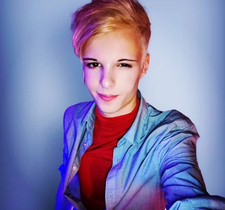 Blonditwink model pretty img