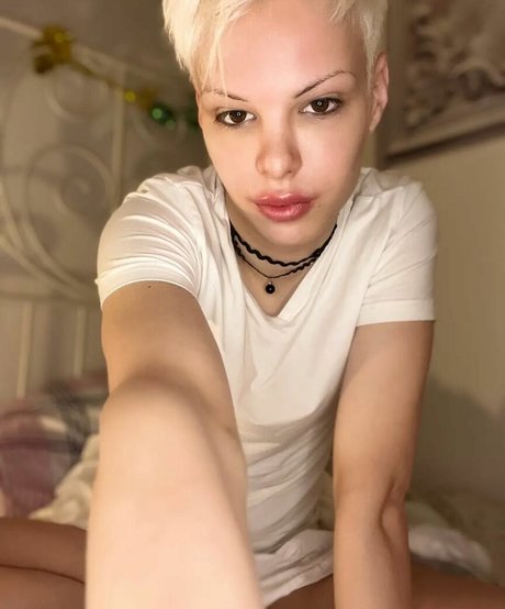 Blonditwink nude pornstar picture