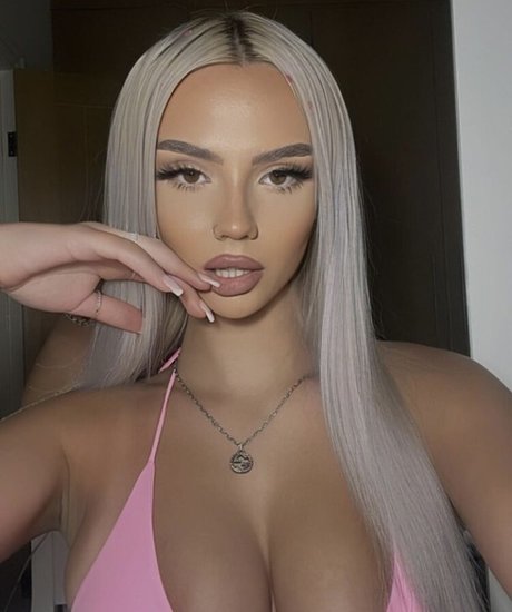 abbeyemx nude model photo