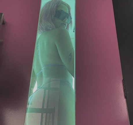 Azzy MC porn actress pictures