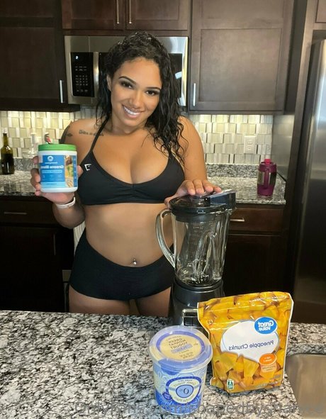 shapedbyshanice sex model pic