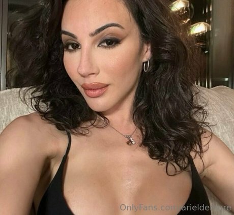 arieldemure Profile pic