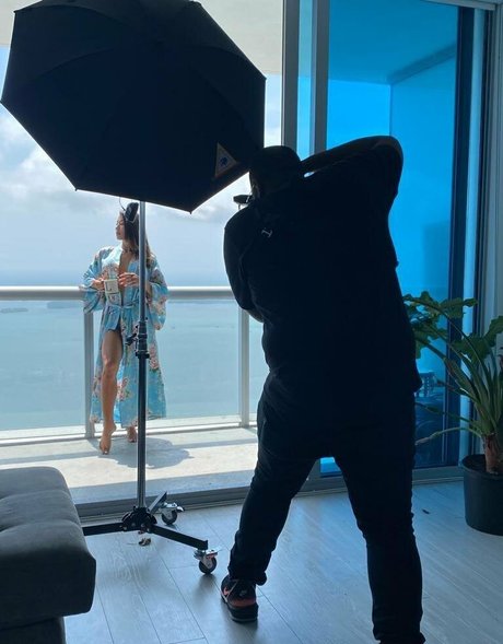 Lotus Bombb perfect star photo