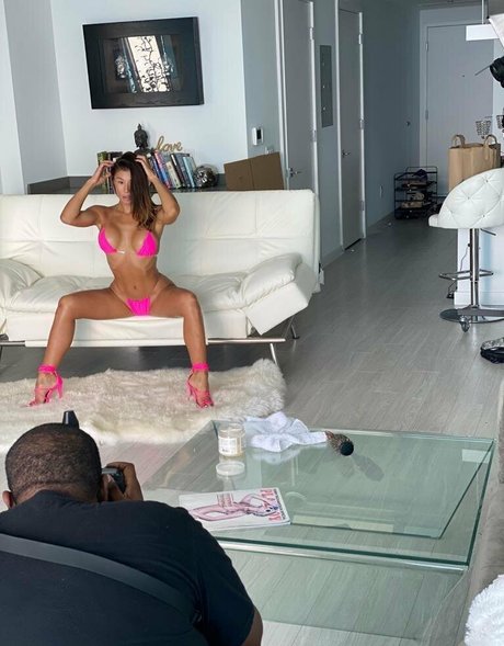 Lotus Bombb hot star images