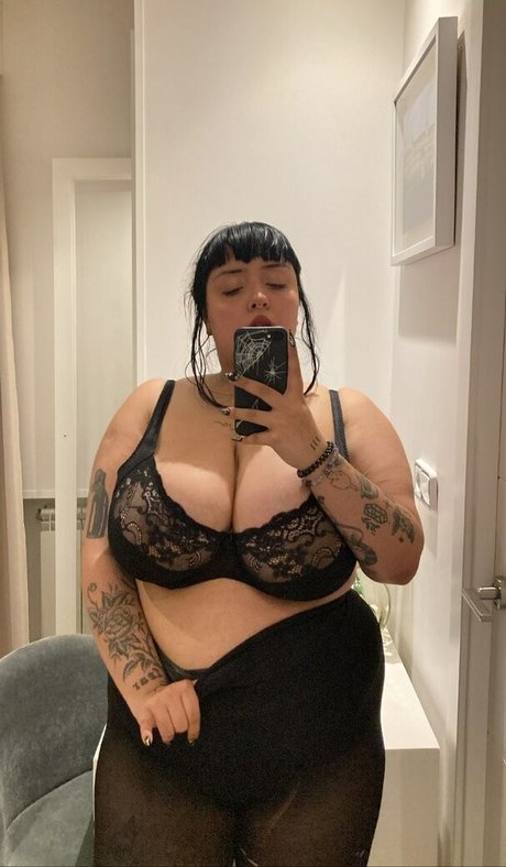 Evilbebita perfect model img