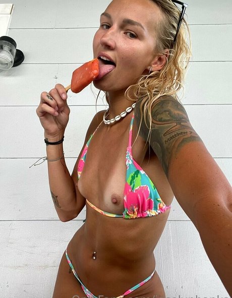 Joselyn Banks art model picture