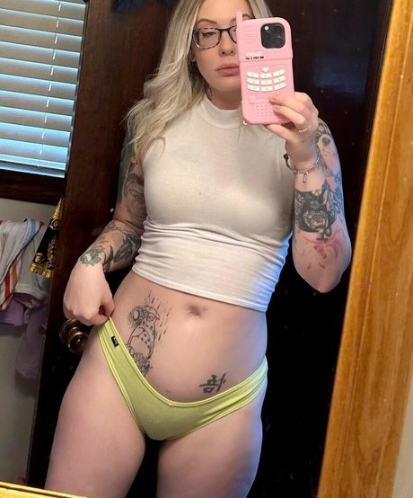 Sarah Karuna Satori perfect model photo