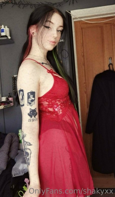 shakyxx model nude picture