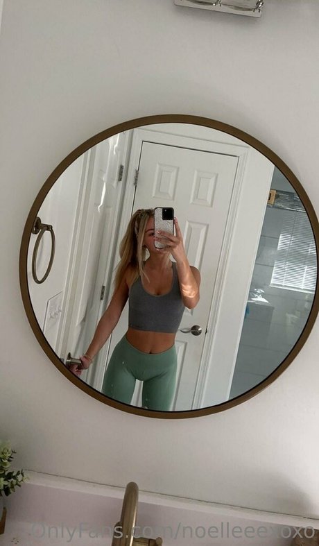 noelleeexoxo pornographic model photos