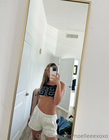 noelleeexoxo hd pornstar image