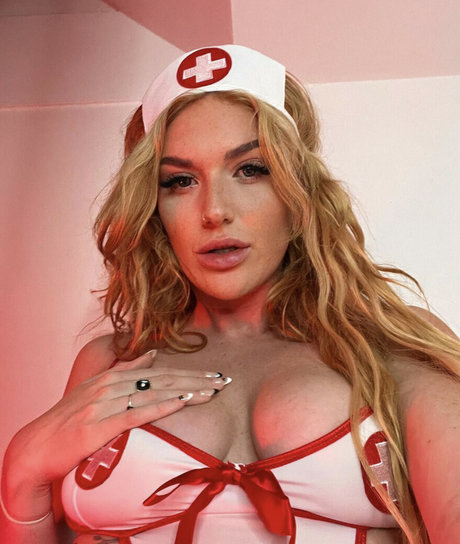 Annie Charlotte star exclusive img