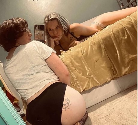 Shwayze Babes pornstar nude picture