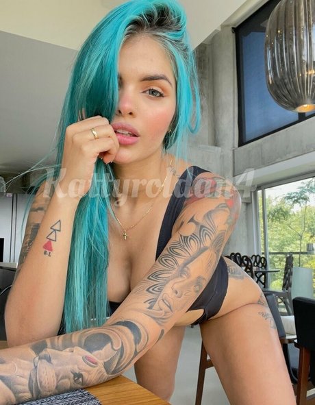 Katty Roldan art star photo