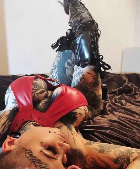 Pixta model erotic photo