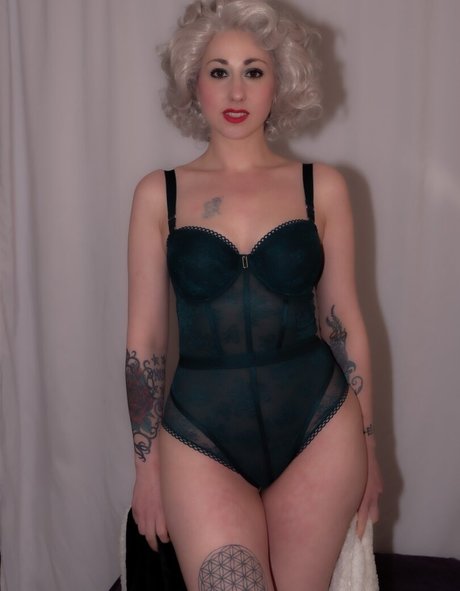 Anunna Healing beautiful pornstar images