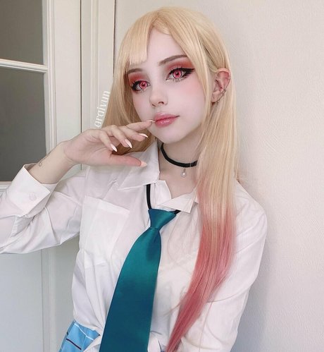 Araivun pornographic model picture