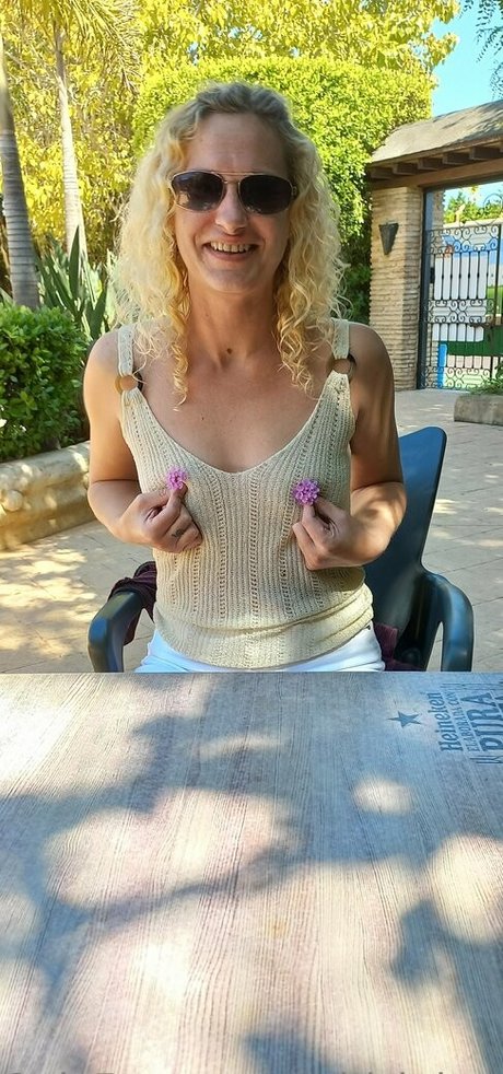 british braless hotwifex nude actress image