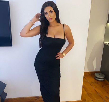 Esme Deacon hot actress picture