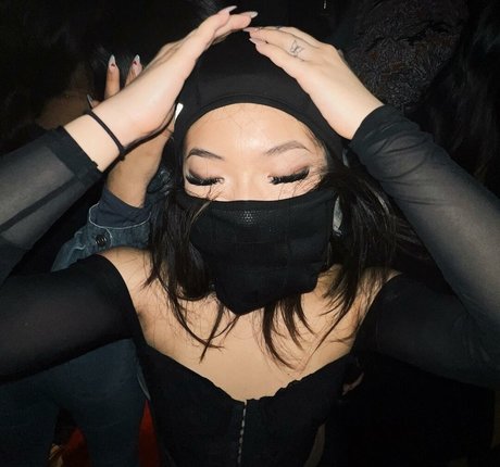 Maru Lee pornographic model picture