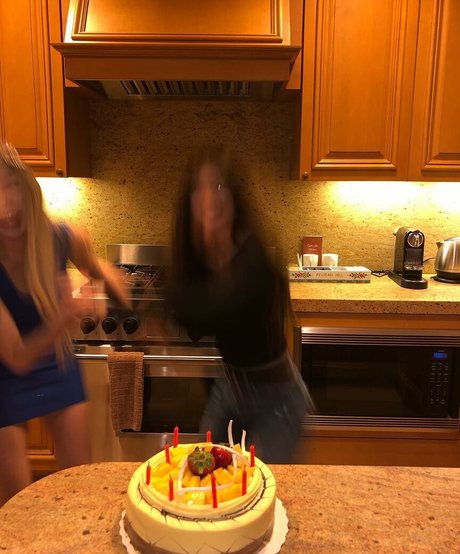 Maru Lee erotic actress image