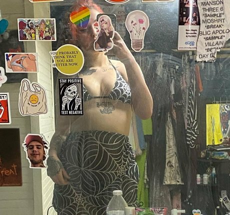 ddisgustingtxre art star photo