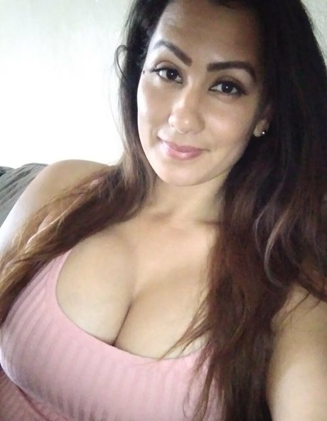 treasurepassion model hot img