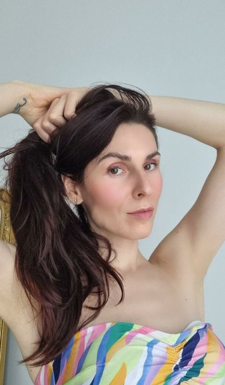 Bambi Hou pornstar beautiful gallery