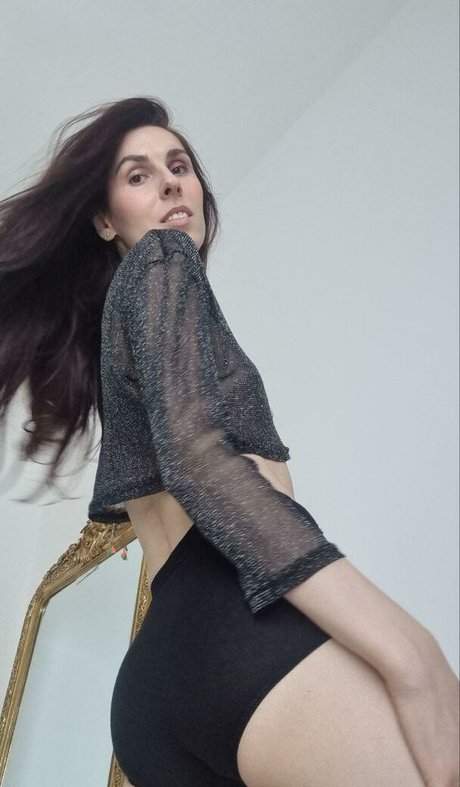 Bambi Hou perfect model picture