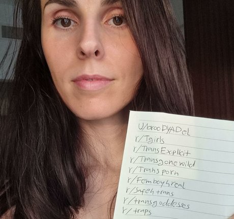 Bambi Hou star perfect images