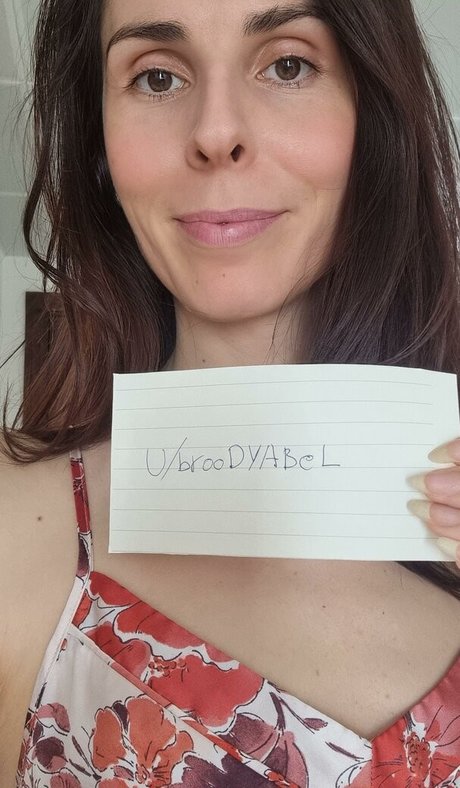 Bambi Hou nude star photo