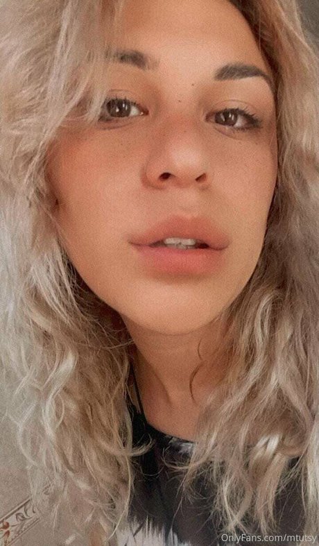 mtutsy model erotic photo