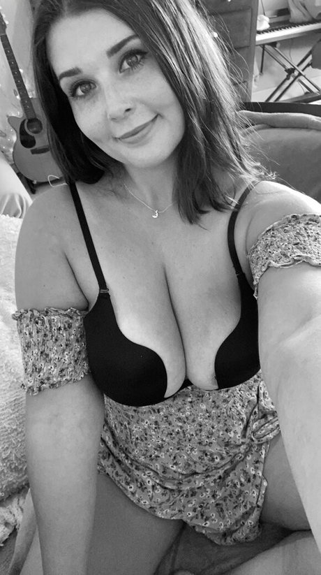 Cyber tits pretty model photo