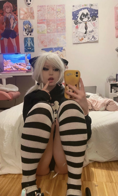 empzthy star naked photo