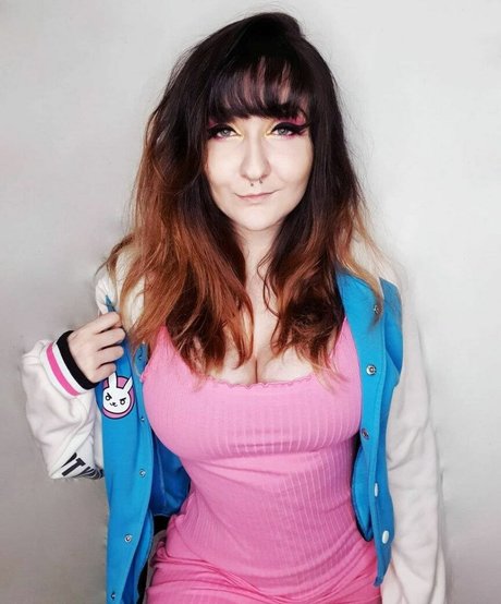 wzuia star nude images