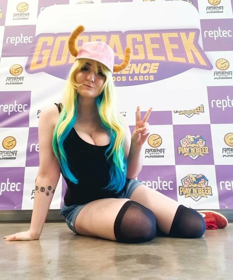 wzuia nude model photos