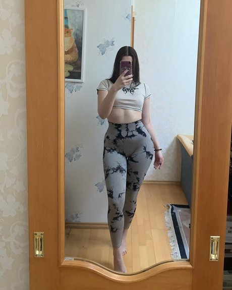 ell8ta model picture