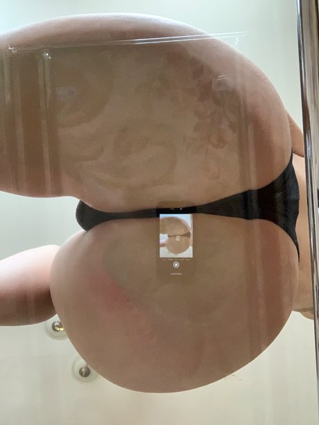 ell8ta pornstar naked photos