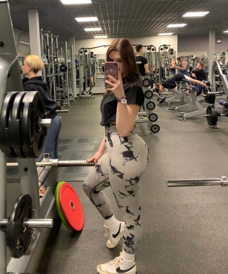 ell8ta pretty pornstar photo