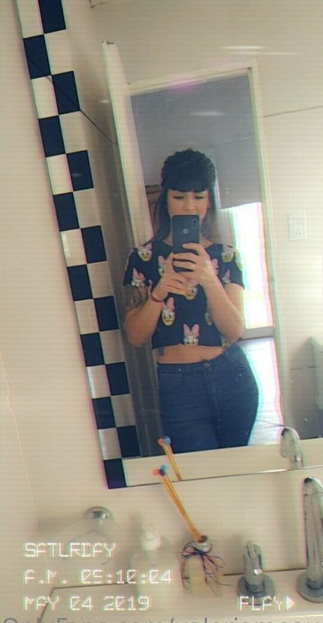 pampi cush model hot picture