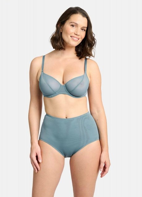 Sabrina Laporte hot star image