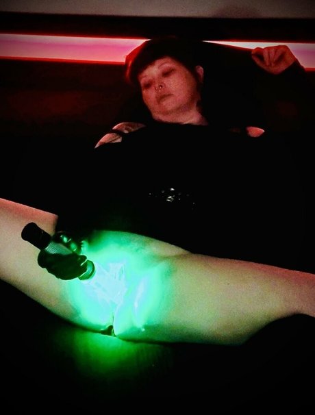 trashpanda4lyfeyo model nude pic