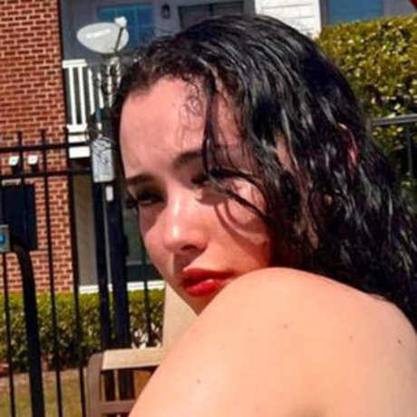 Ouhjulie sexy model img