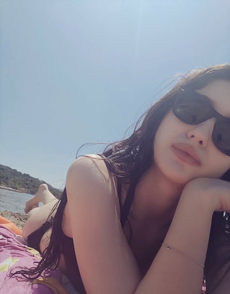 Av3lline exclusive model pic