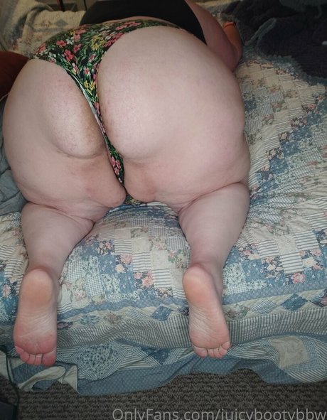 juicybootybbw nude model photo