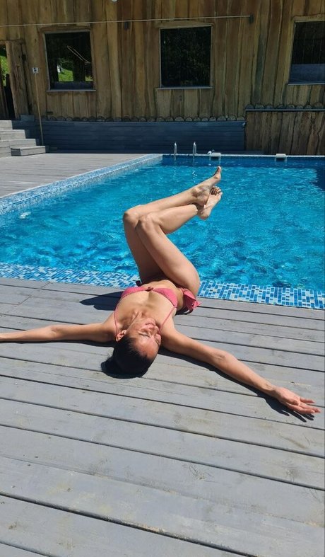 yladoyla model naked image