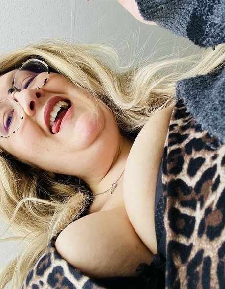 skinny wife onlyfans erotic picture