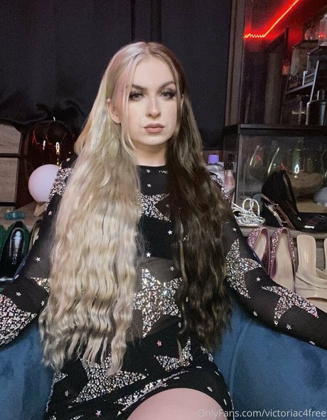 victoriac4free model hot pics