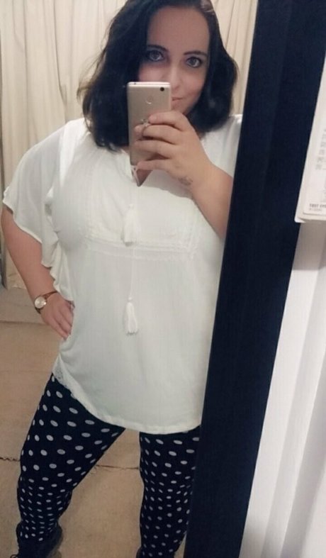 bustychelly star nudes photos